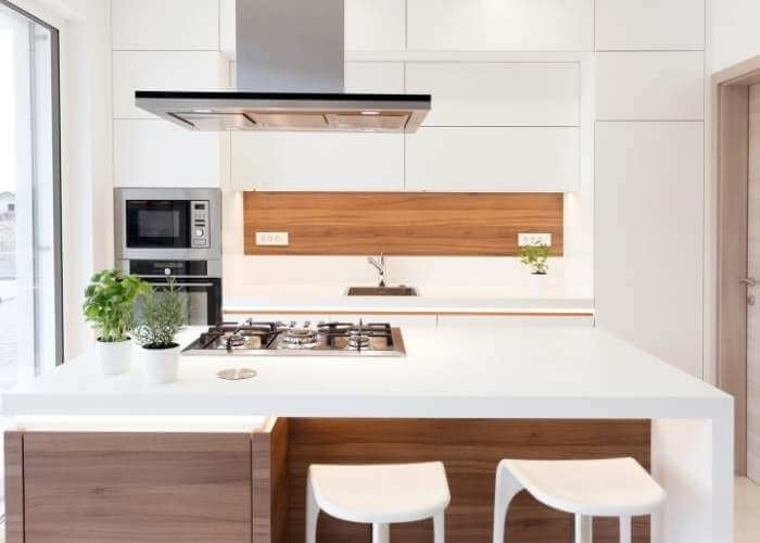 cocina moderna blanca y madera